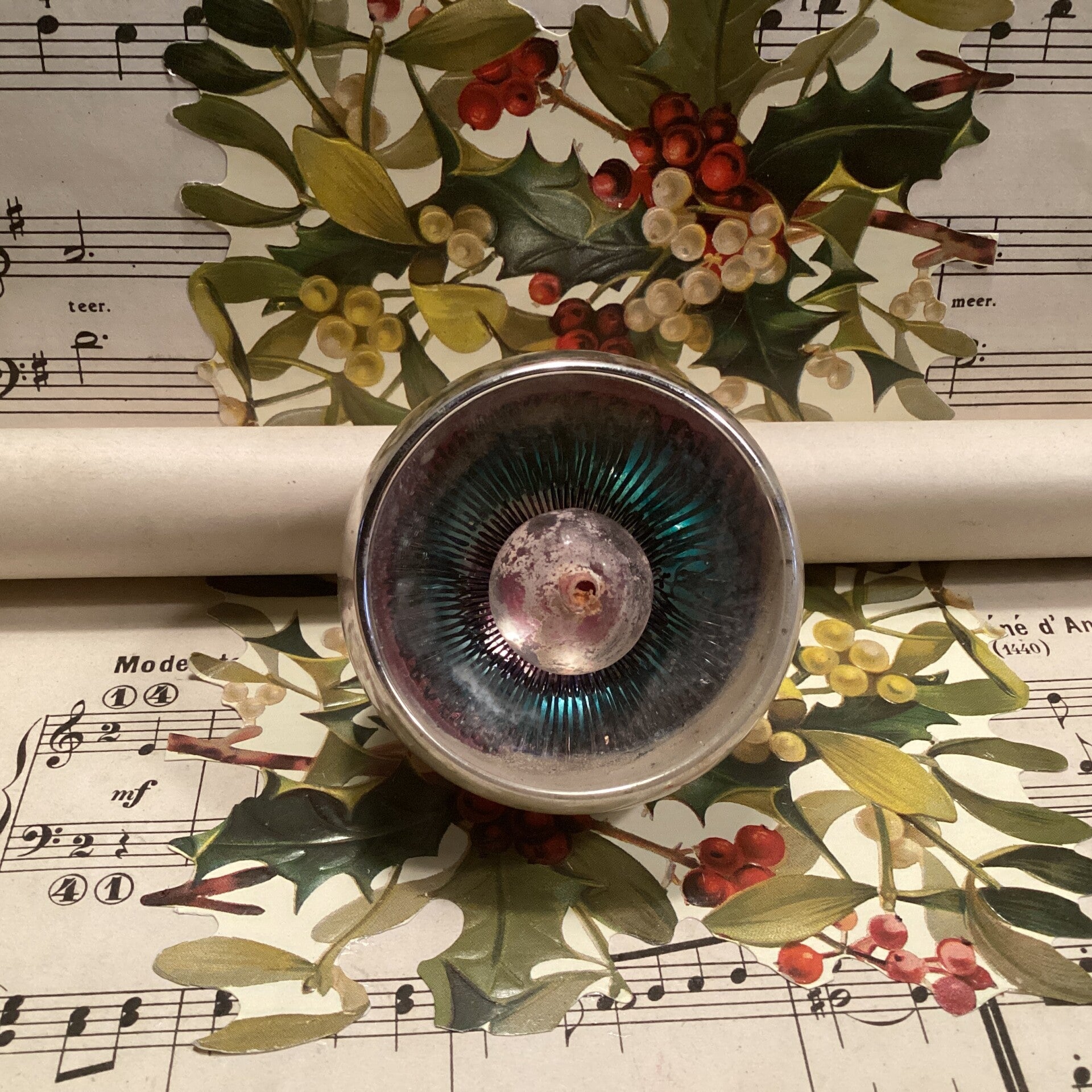 Antieke reflector deukbal met ijzerdraad, bol reservoir, 6 cm, blauw roze gloed