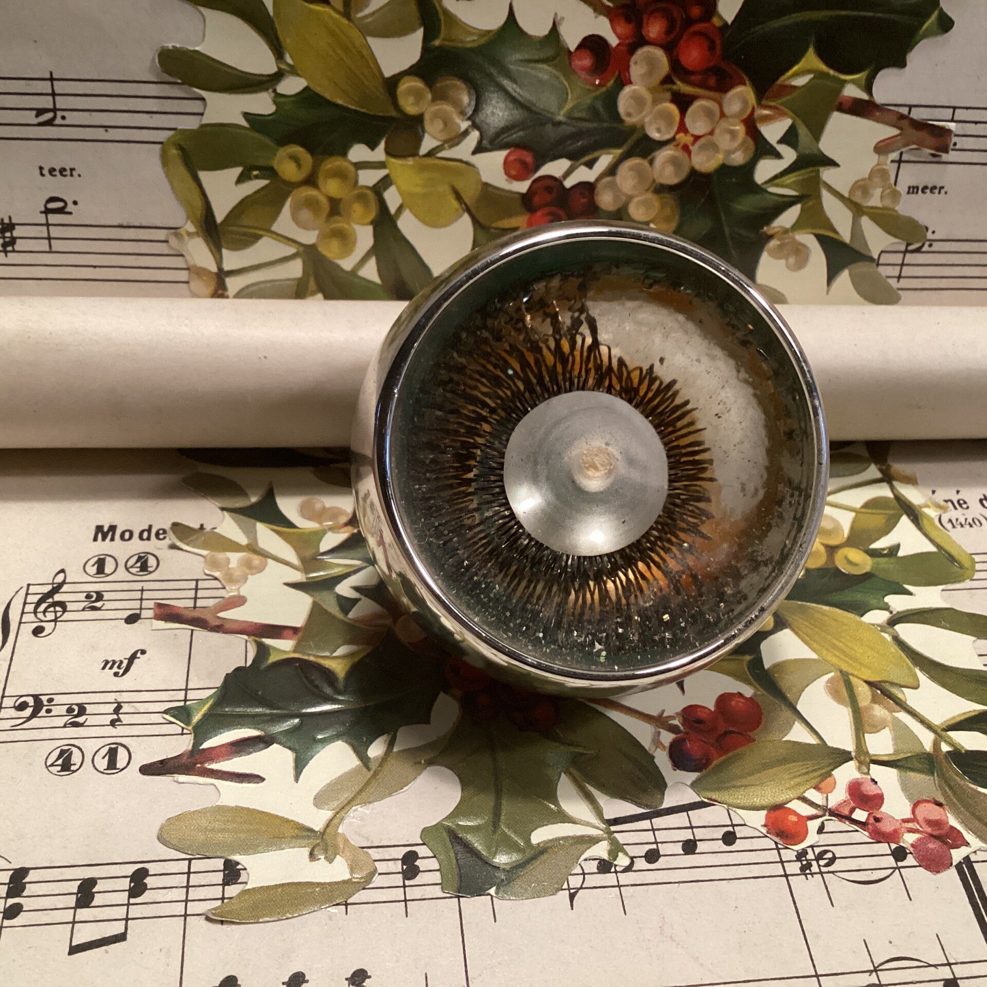 Antieke reflector deukbal met ijzerdraad, bol reservoir, 6 cm, blauw oranje gloed