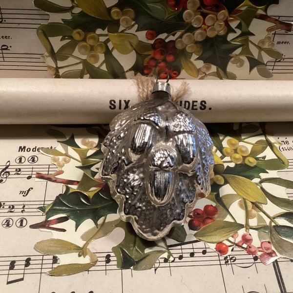 Antieke kerstbal eikenblad met 3x eikel, beauty! 7x6x5 cm