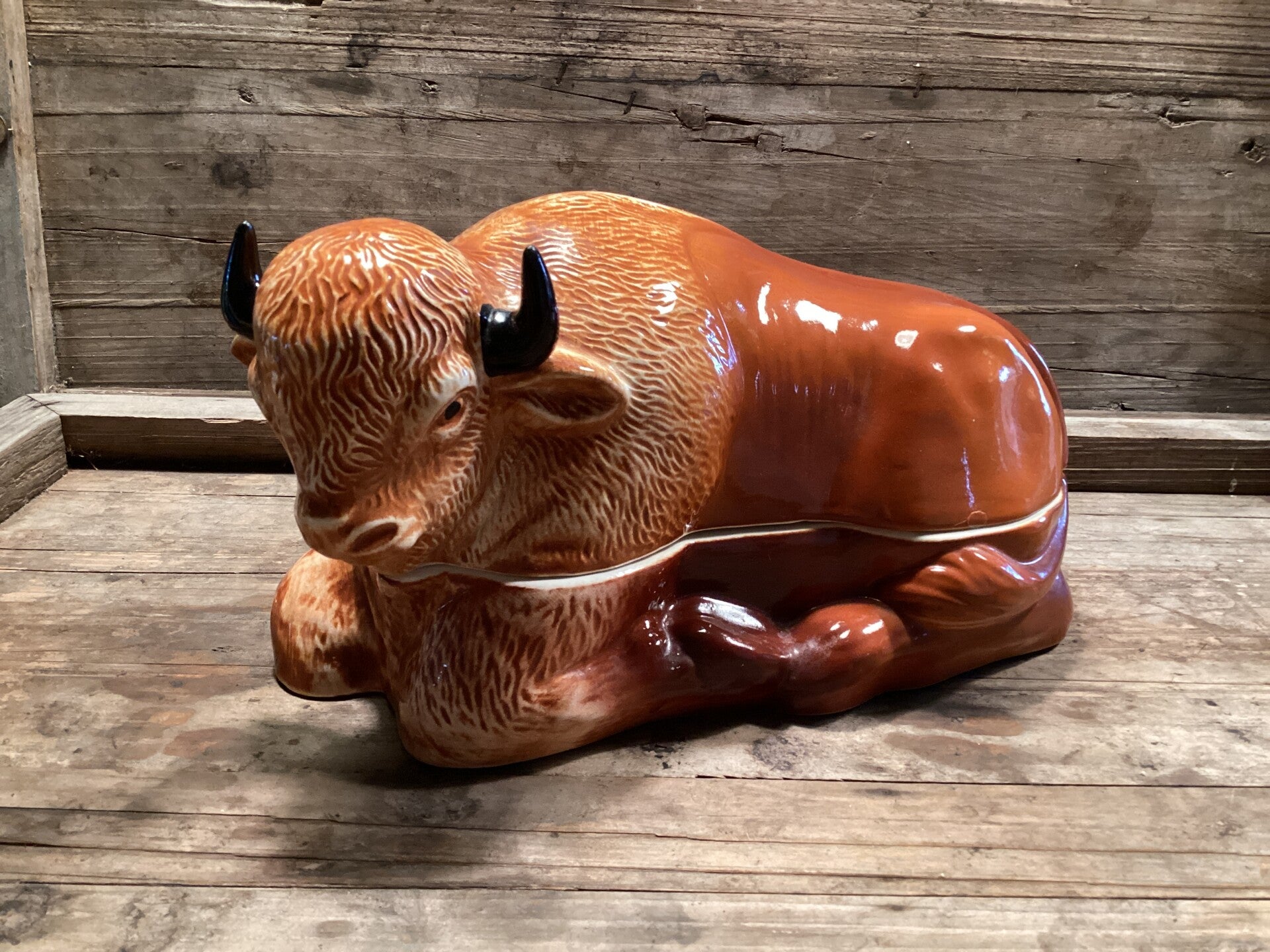 Patéschaal Michel Caugant, gesigneerd, bizon, 27x14x14 cm