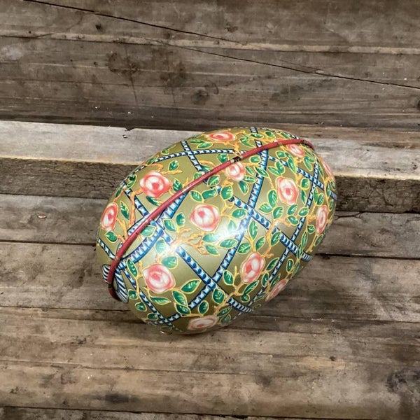 Candycontainer ei van blik, mooi gedecoreerd met rozen 12x7x7 cm