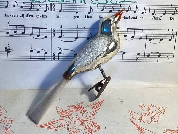 Antieke vogel, gesuikerde vleugels, fiberstaart, op clip, 13 cm