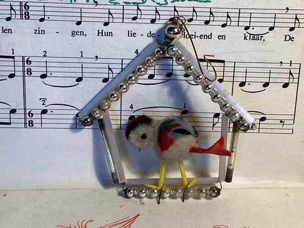 Antieke kerstbal gablonzer vogeltje in kooi, 8x8x1 cm