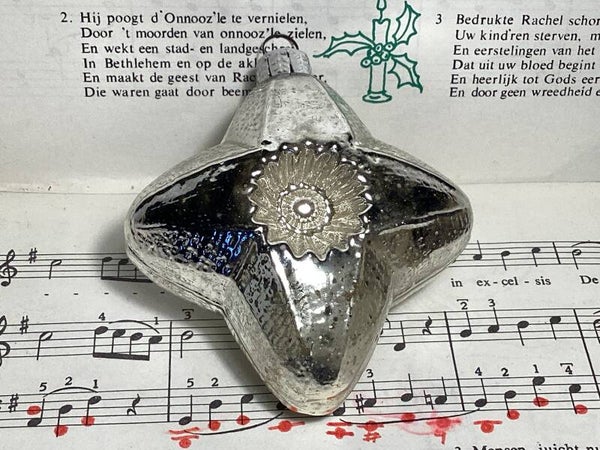Antieke kerstbal grote bolle ster met dubbelzijdig bloem in deuk, 6x6x3 cm