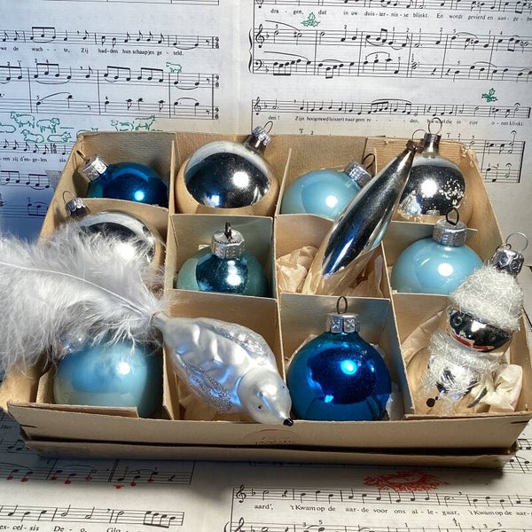 Verzameldoos nr. 50 met blauwe en zilveren kerstbalfiguren