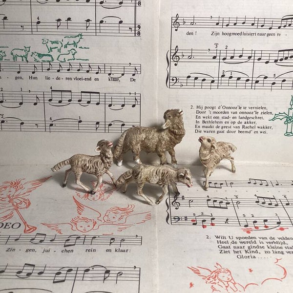 4 vintage kunststof schaapjes 5-7 cm