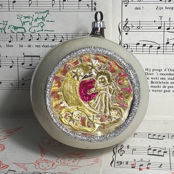 Zeer grote deukbal, witte rand, rose gele kern, gewaxte engel 10 cm