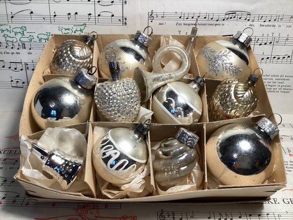 Verzameldoos nr. 13. met zilverkleurige oud glazen kerstbalfiguurtjes 4-6 cm