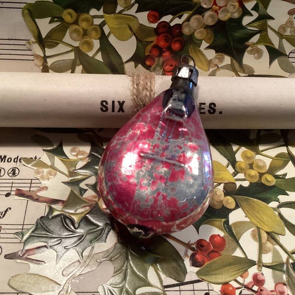 Antieke kerstbal luit of banjo, verweerd rood gewaxt