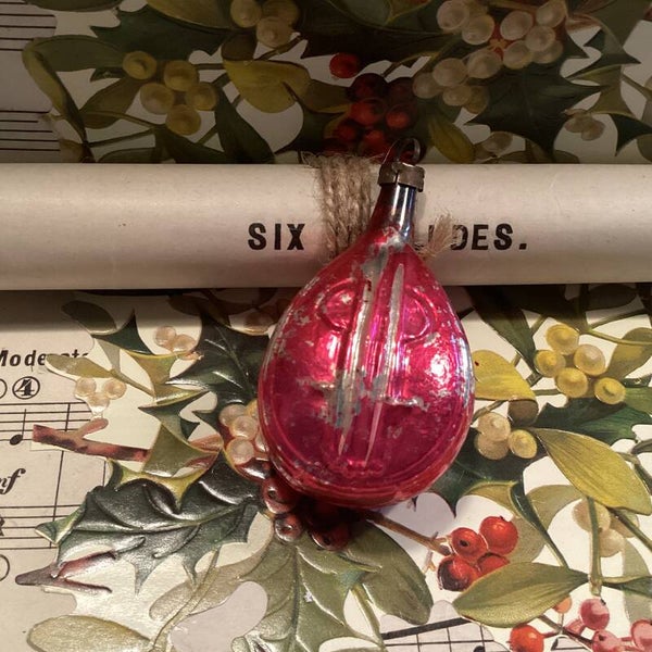 Antieke kerstbal rode luit of banjo