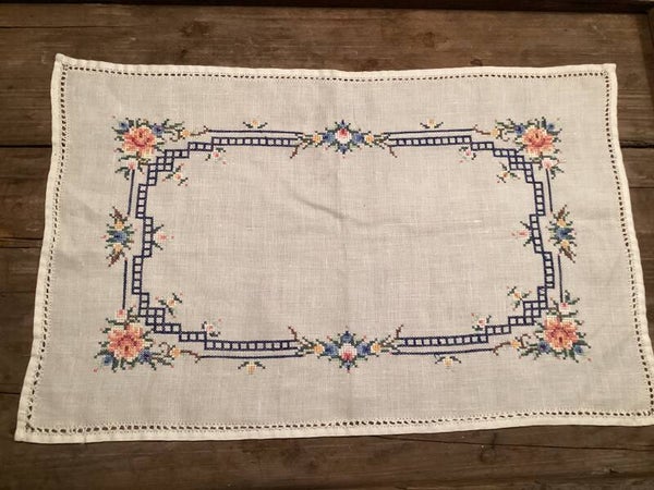 Geborduurd kleedje 47x30 cm