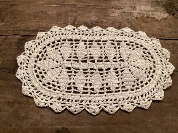Gehaakt ovaal kleedje, 16x12 cm