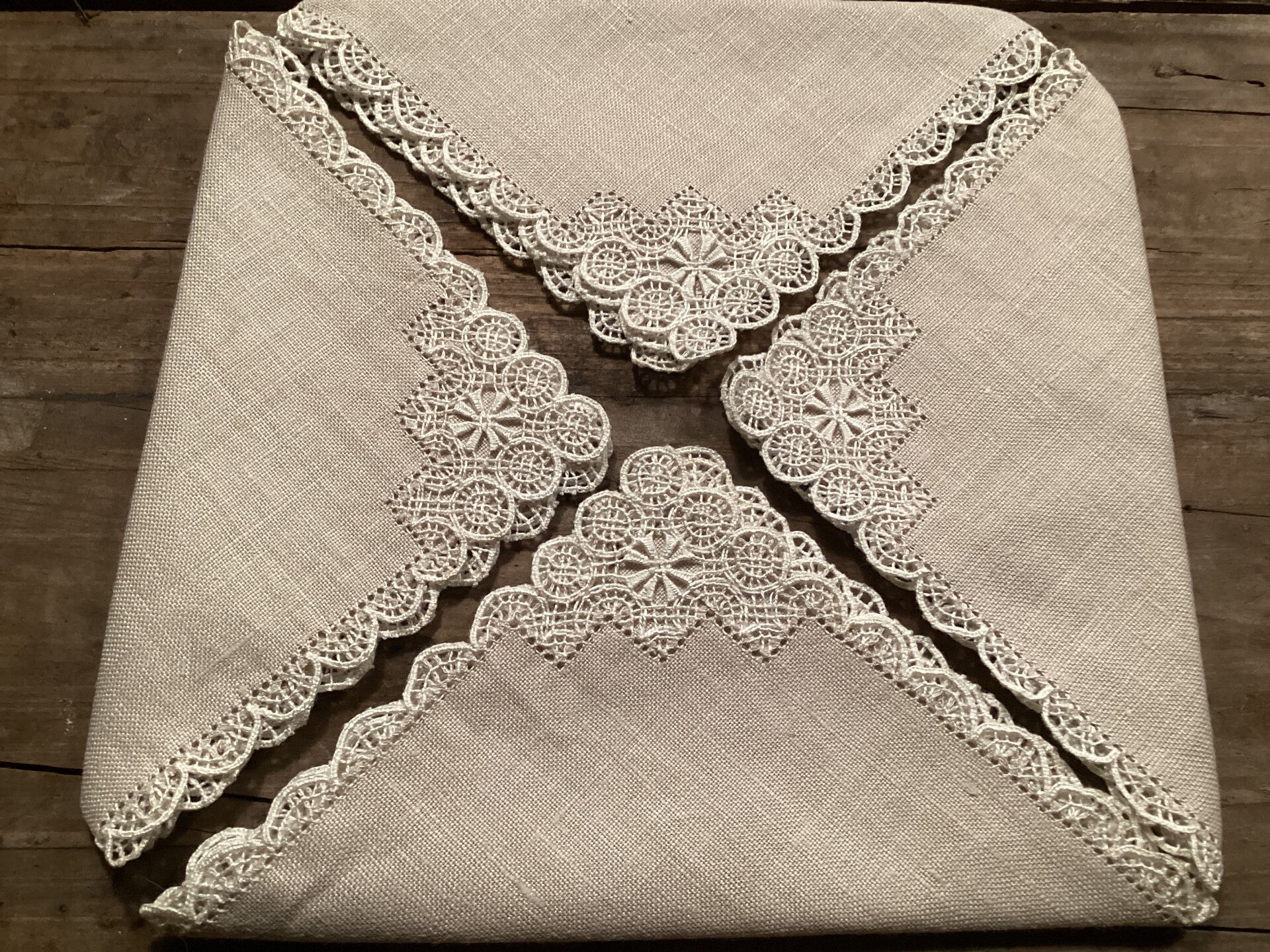 4x linnen servetten met mooie punt, 30x30 cm