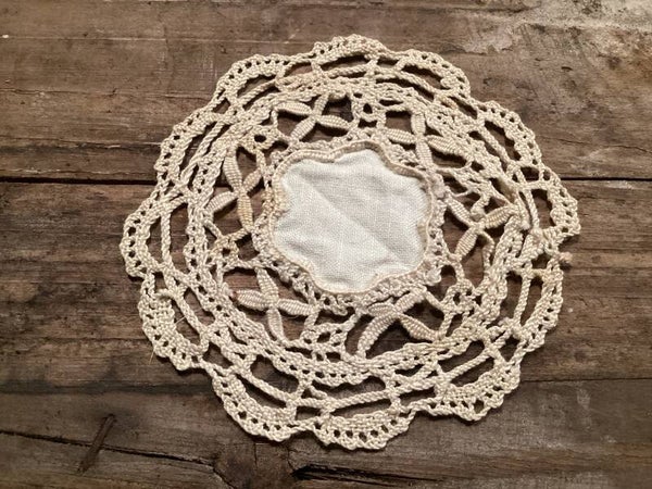 Klein rond kleedje, diameter 9 cm