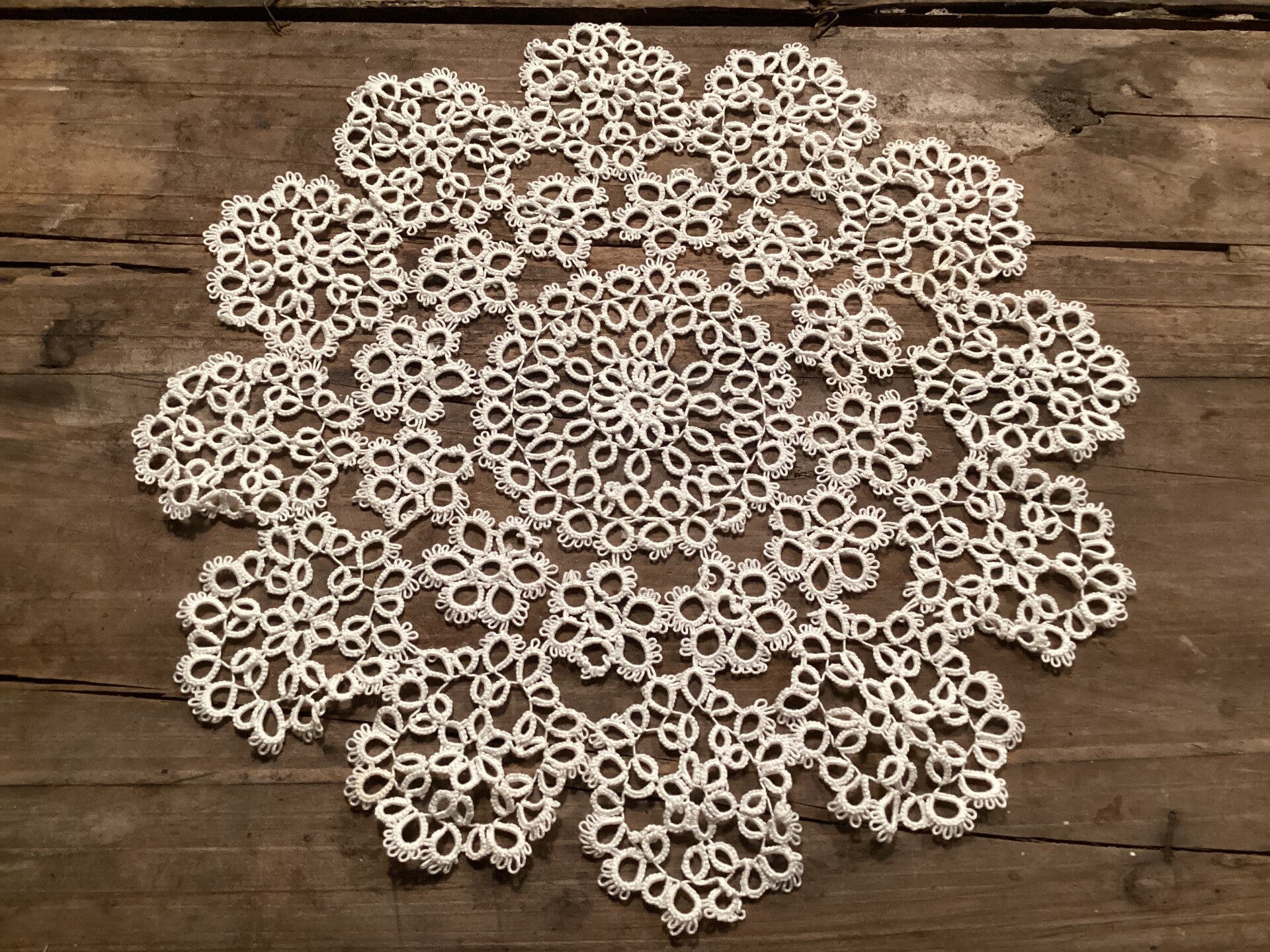 Kantklos kleedje met punten, 26 cm