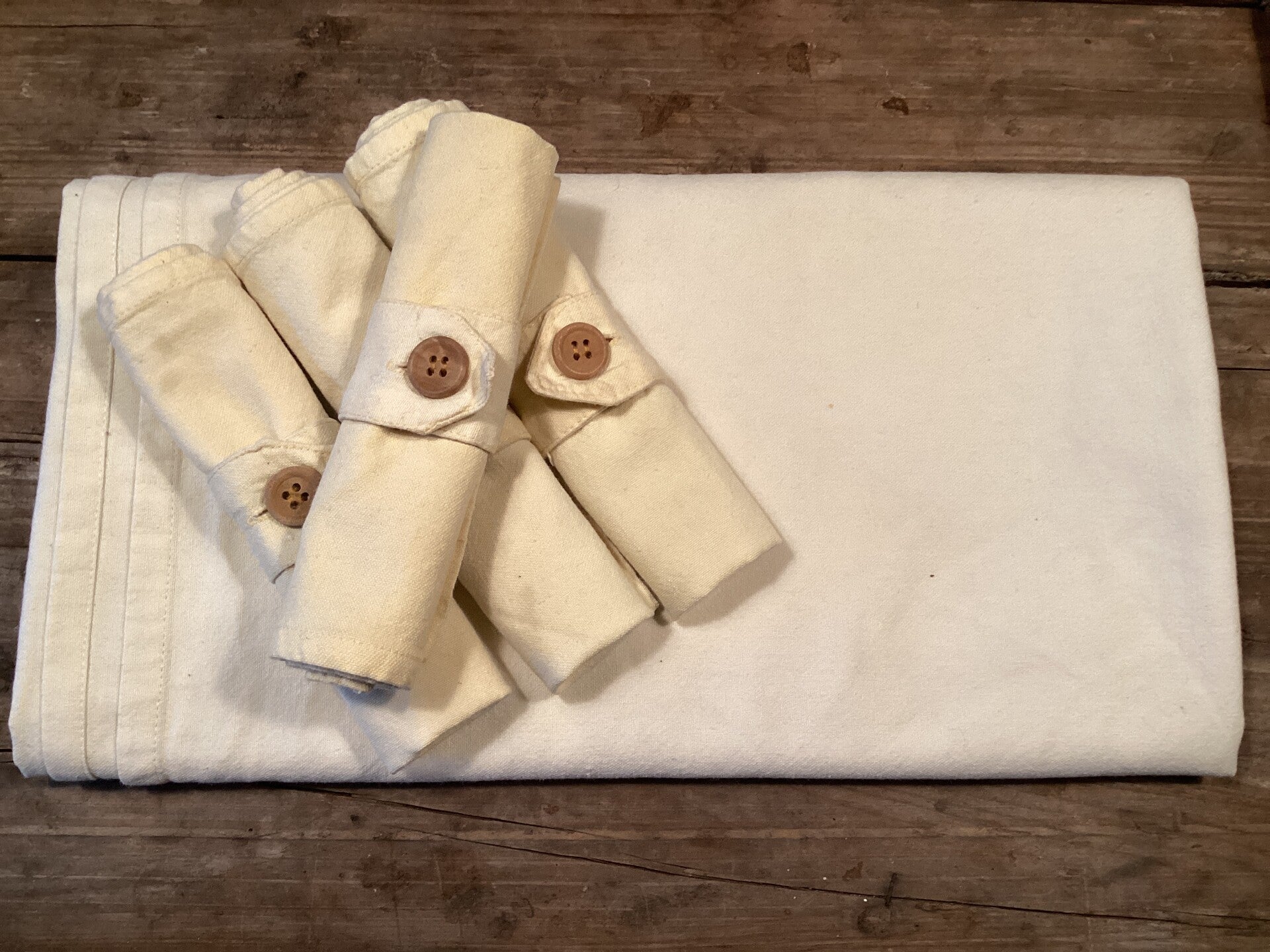 Mooi vintage katoenen geel paaskleed (130x160)met 4x servetten (37x37)