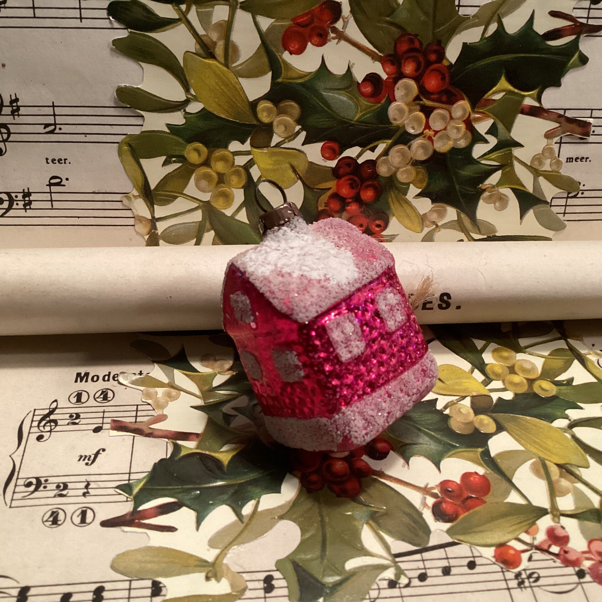 Antieke kerstbal gesuikerd huisje 7x4 cm roze