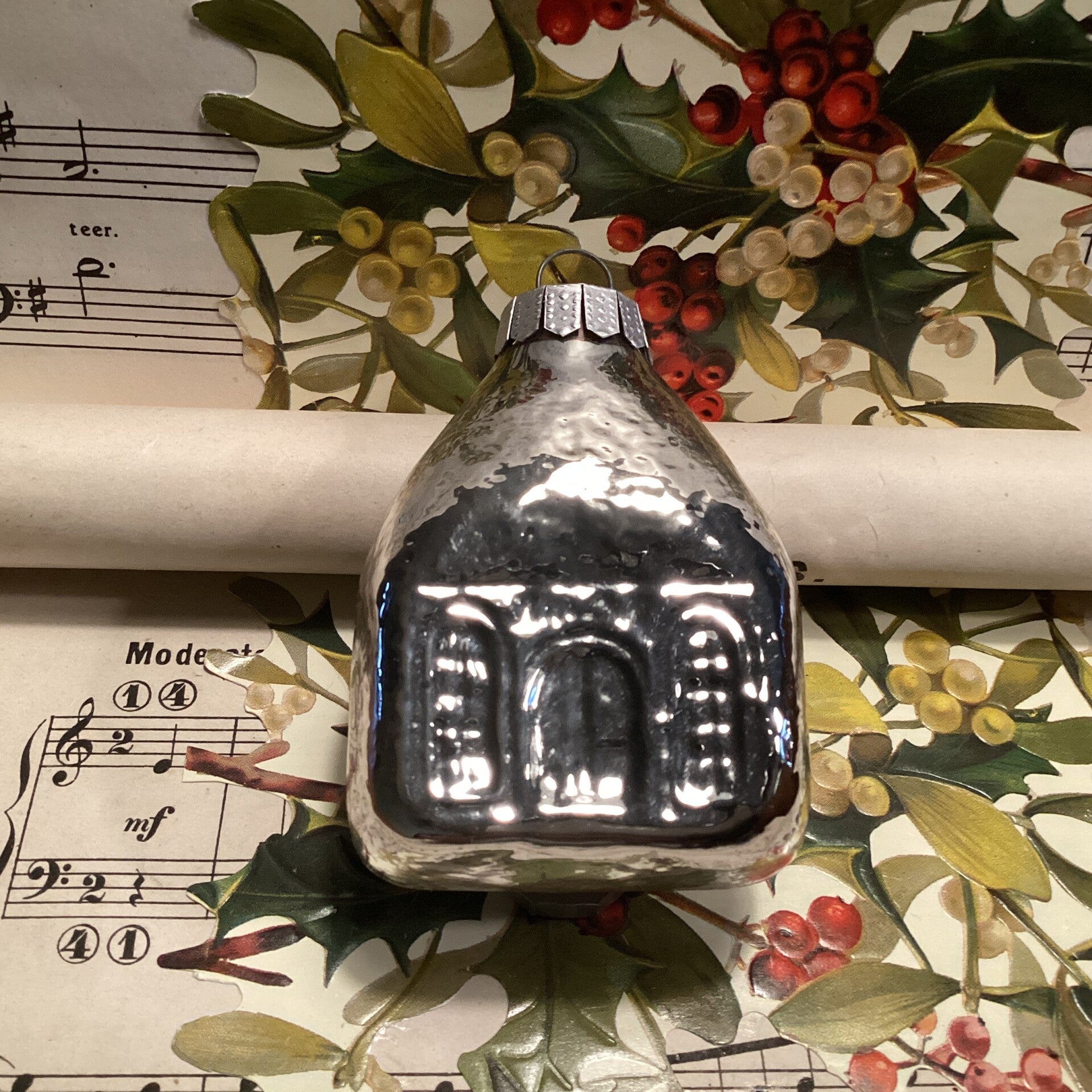 Antieke kerstbal kerkje zilver