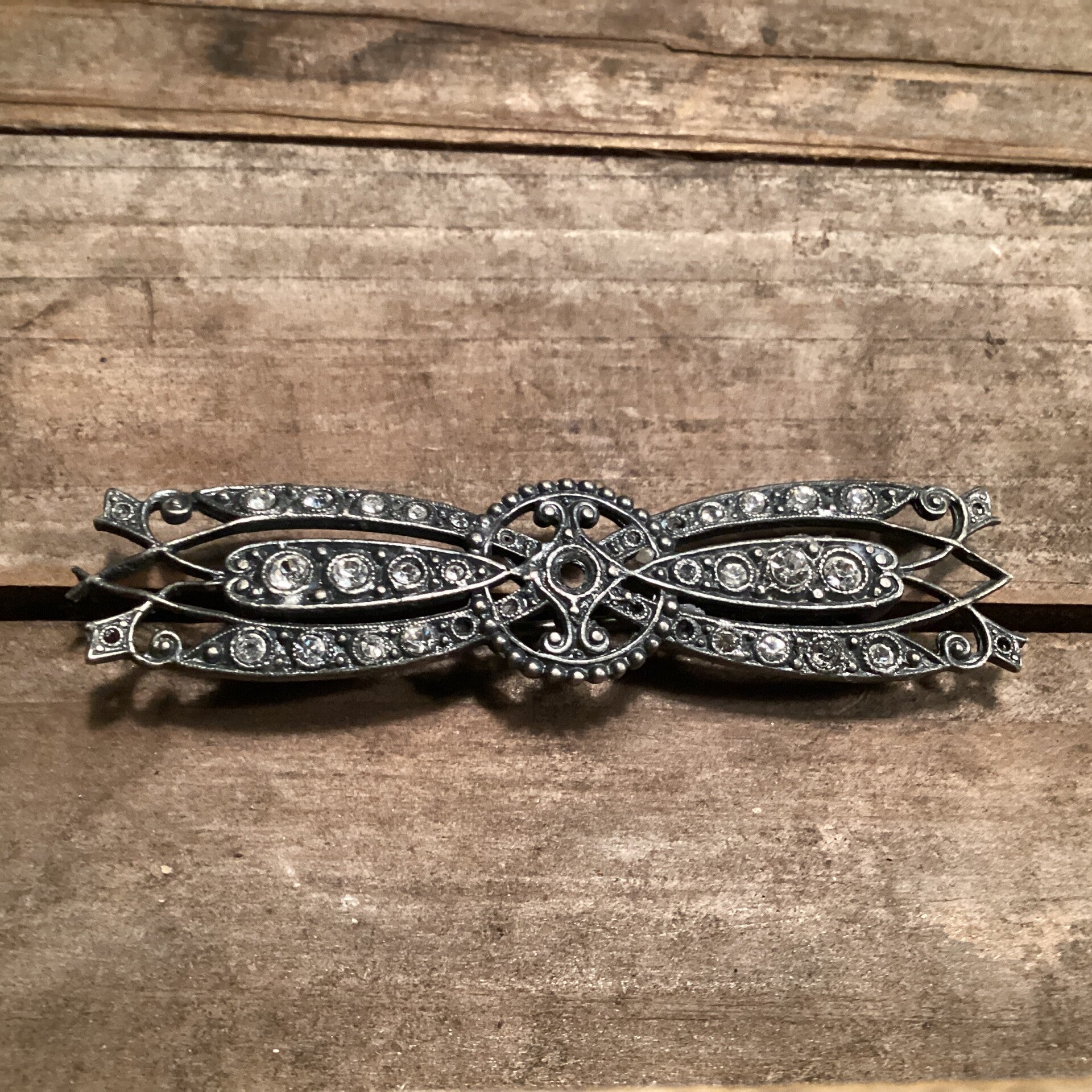 Mooie vintage broche met strass steentjes 6x2,5 cm