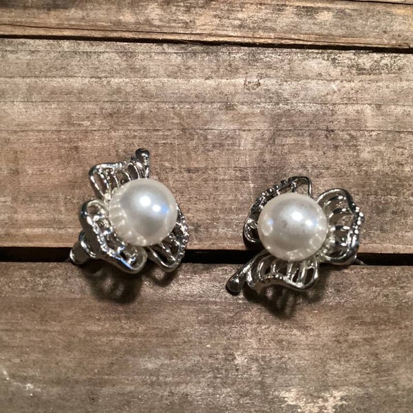 Vintage oorstekers met parel