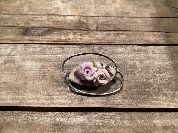 Mooi verfijnde vintage broche met roosjes 3x2 cm