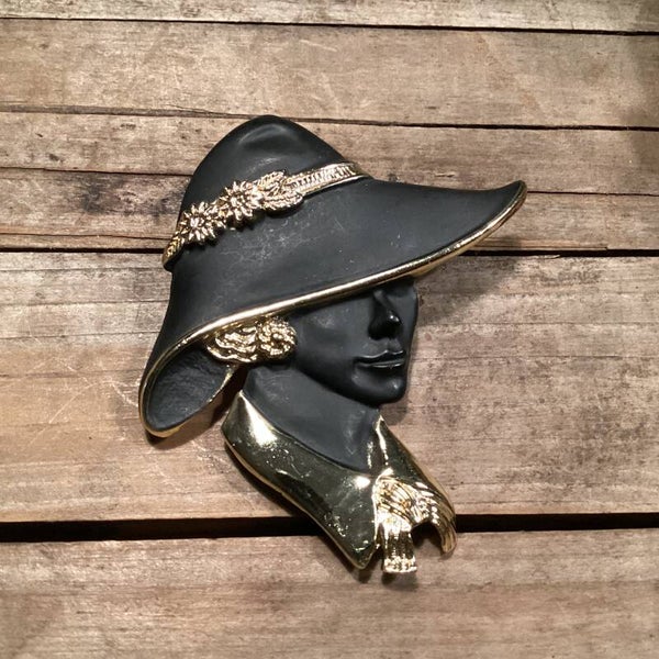 Vintage broche Lady in black 5x6 cm gesigneerd Torino