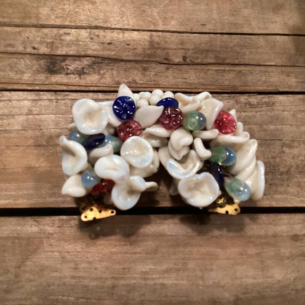 Vintage broche Mooie schelp en glazen kralen jaren 50