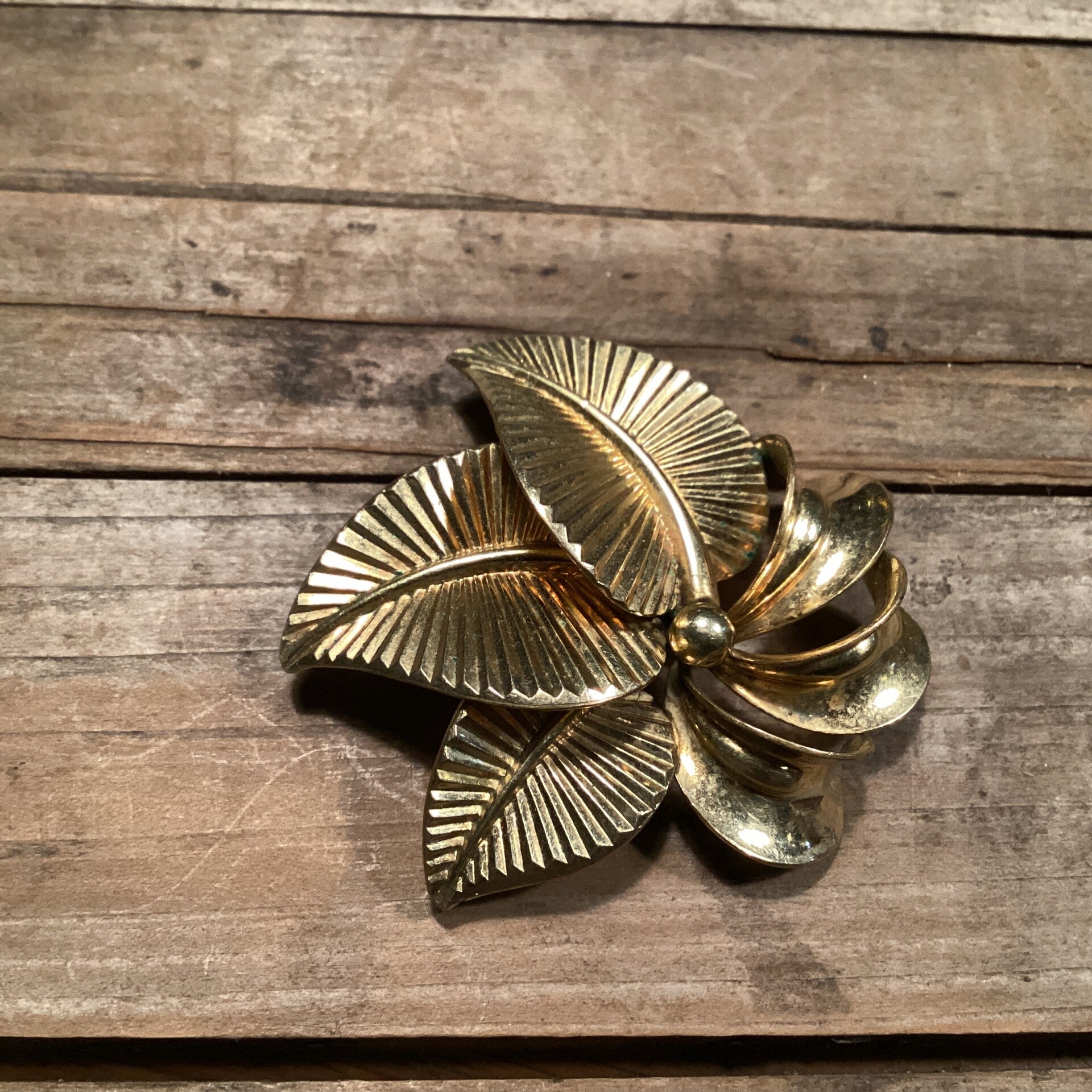 Vintage broche Bloem 4x5 cm Floralia gesigneerd