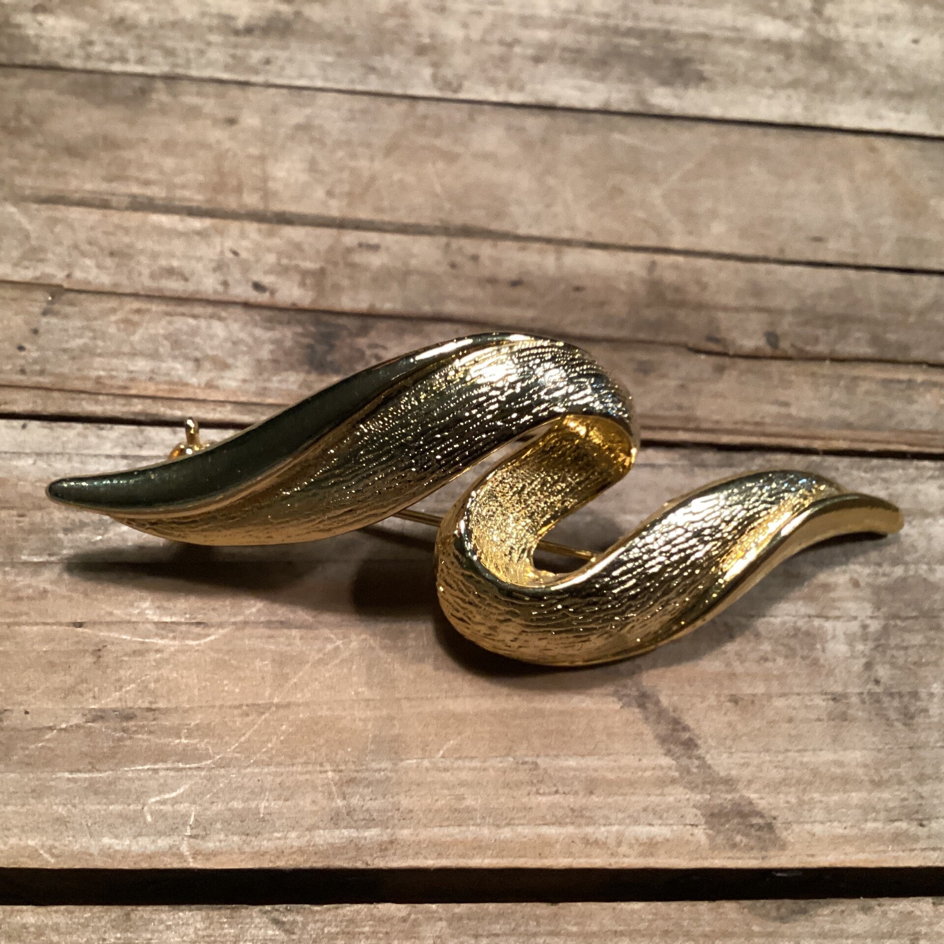 Vintage broche gouden sjerp 7x3 cm