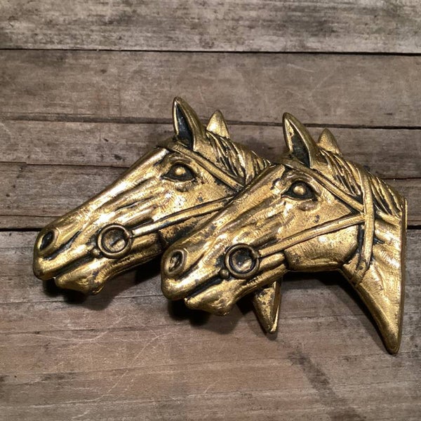 Vintage broche paardenhoofden 7,5x5 cm