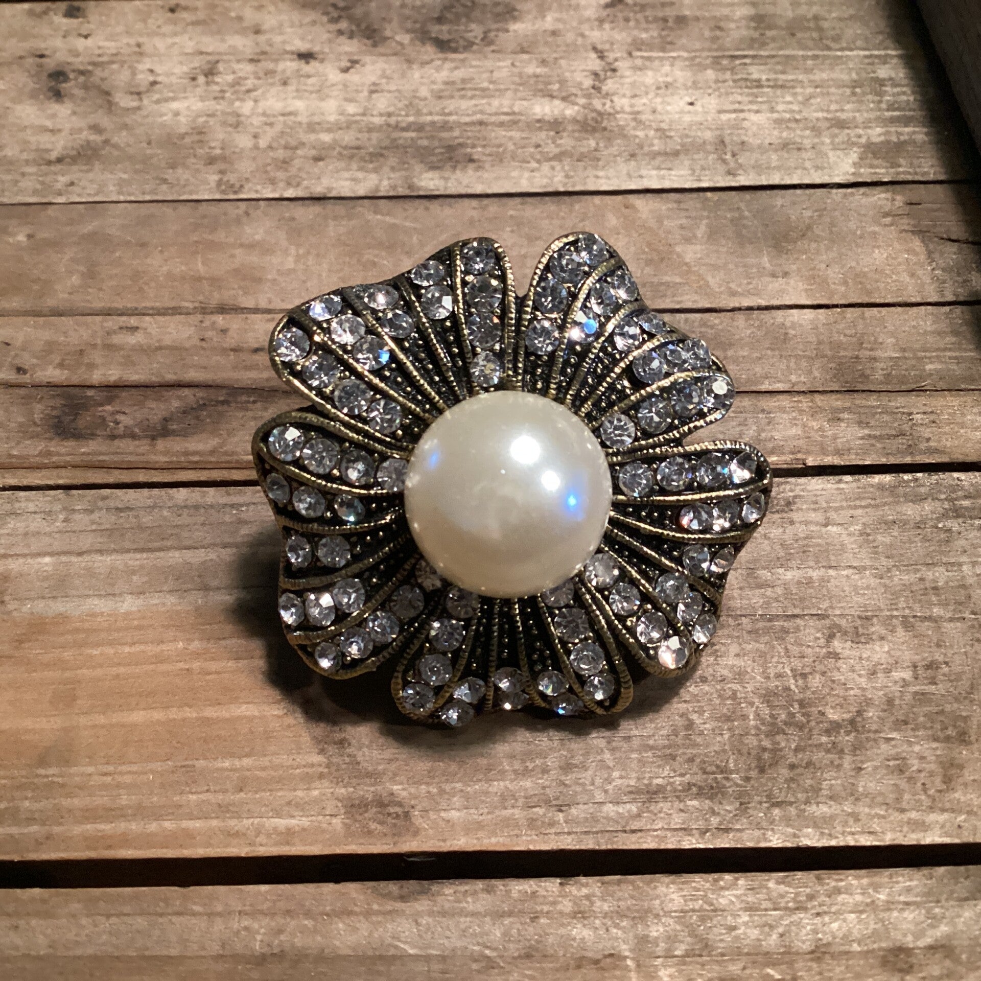 Verstelbare ring messing bloem, strass en steen 4 cm