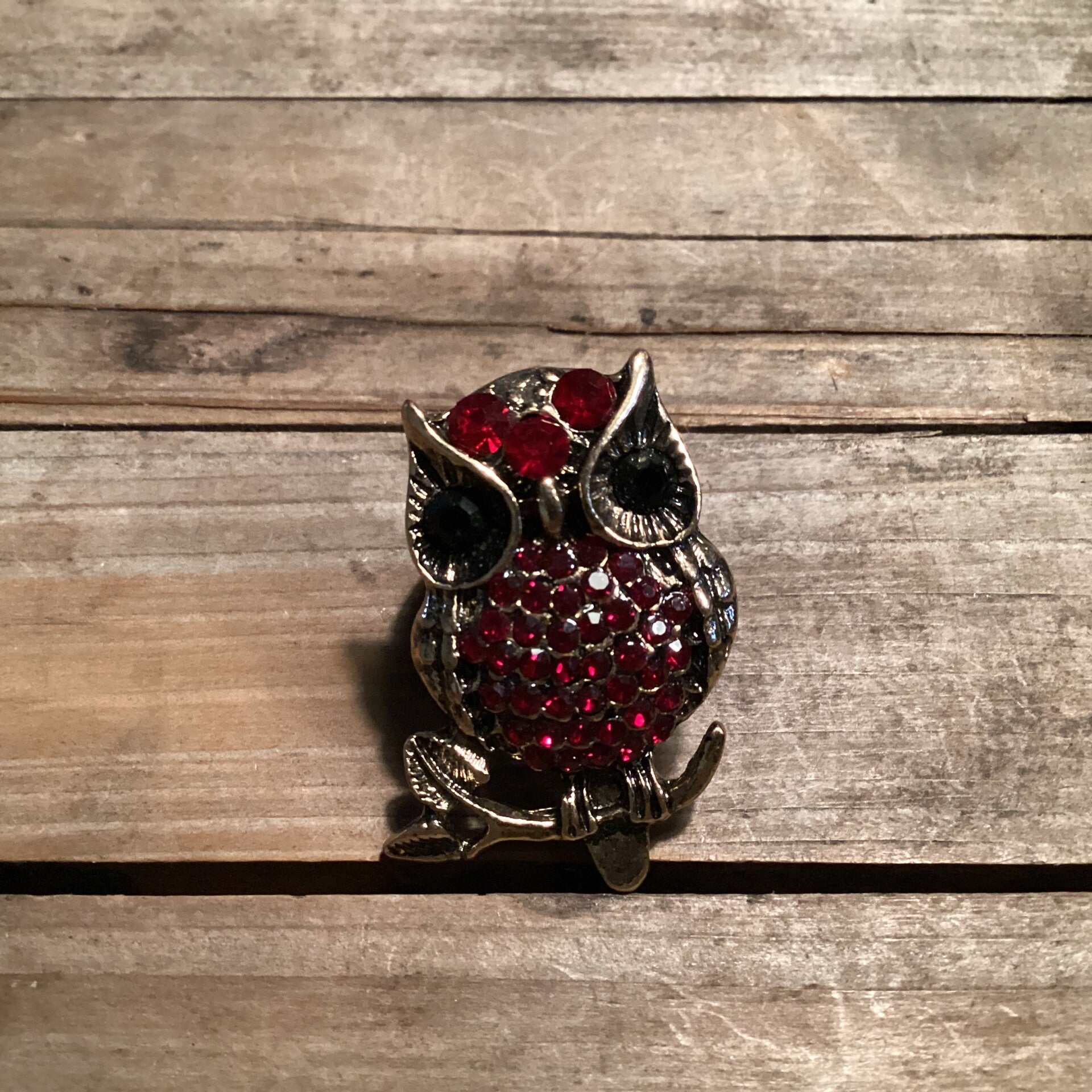 Verstelbare ring messing uiltje rode strass 3x2,5 cm