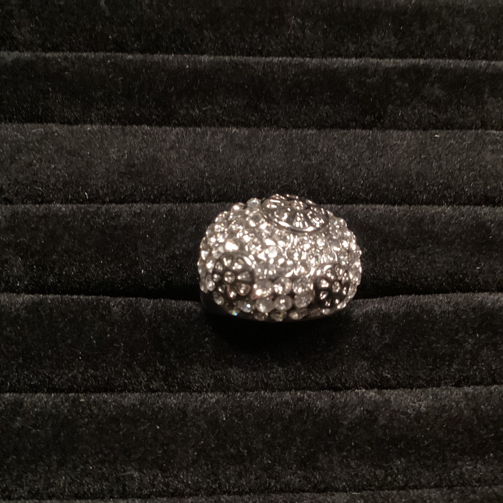 Ring met strass en ronde figuren, 17 cm