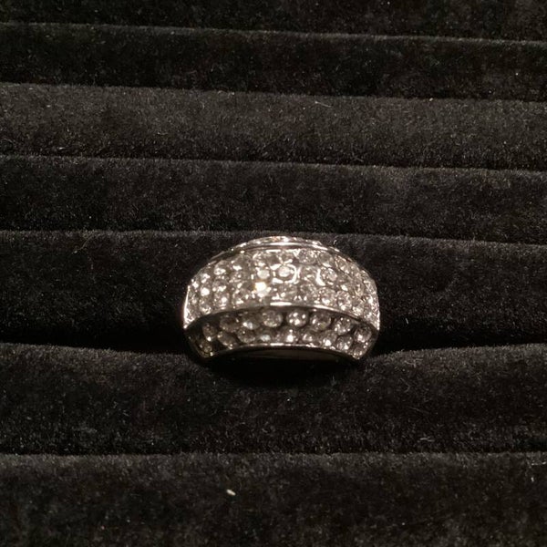 Ring met strassstenen, randen, maat 16