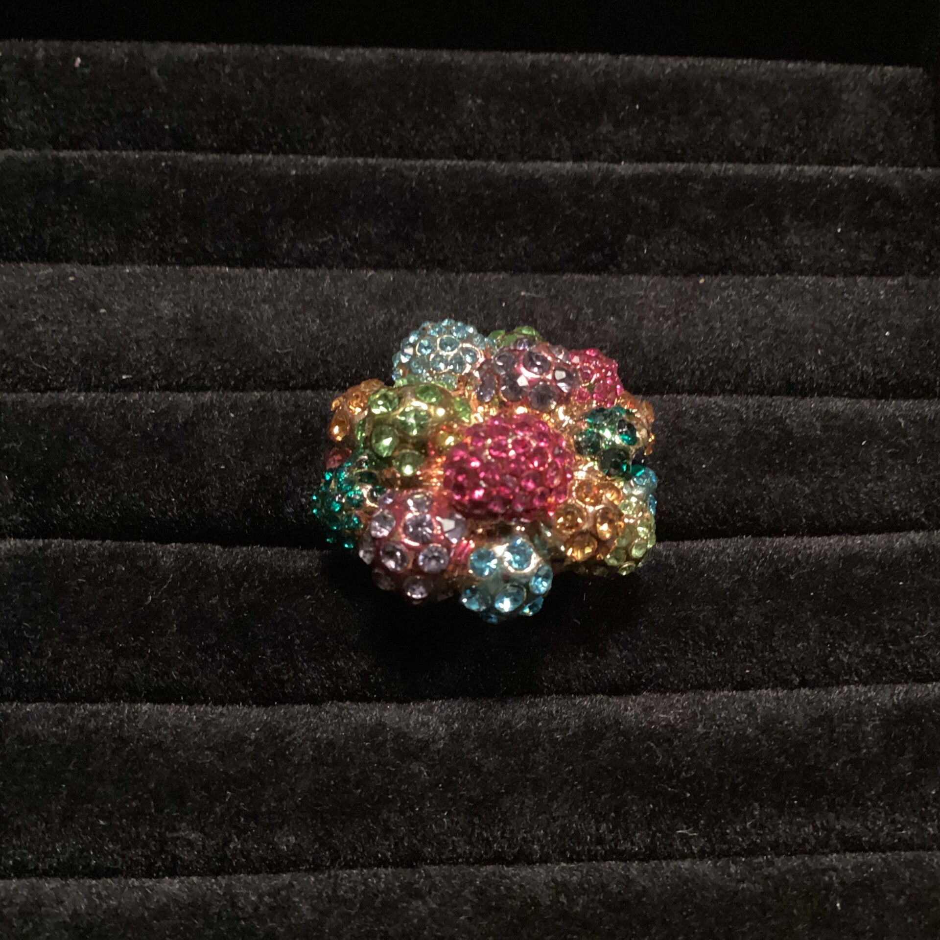 Ring met meerkleurige strassbolletjes, maat 18