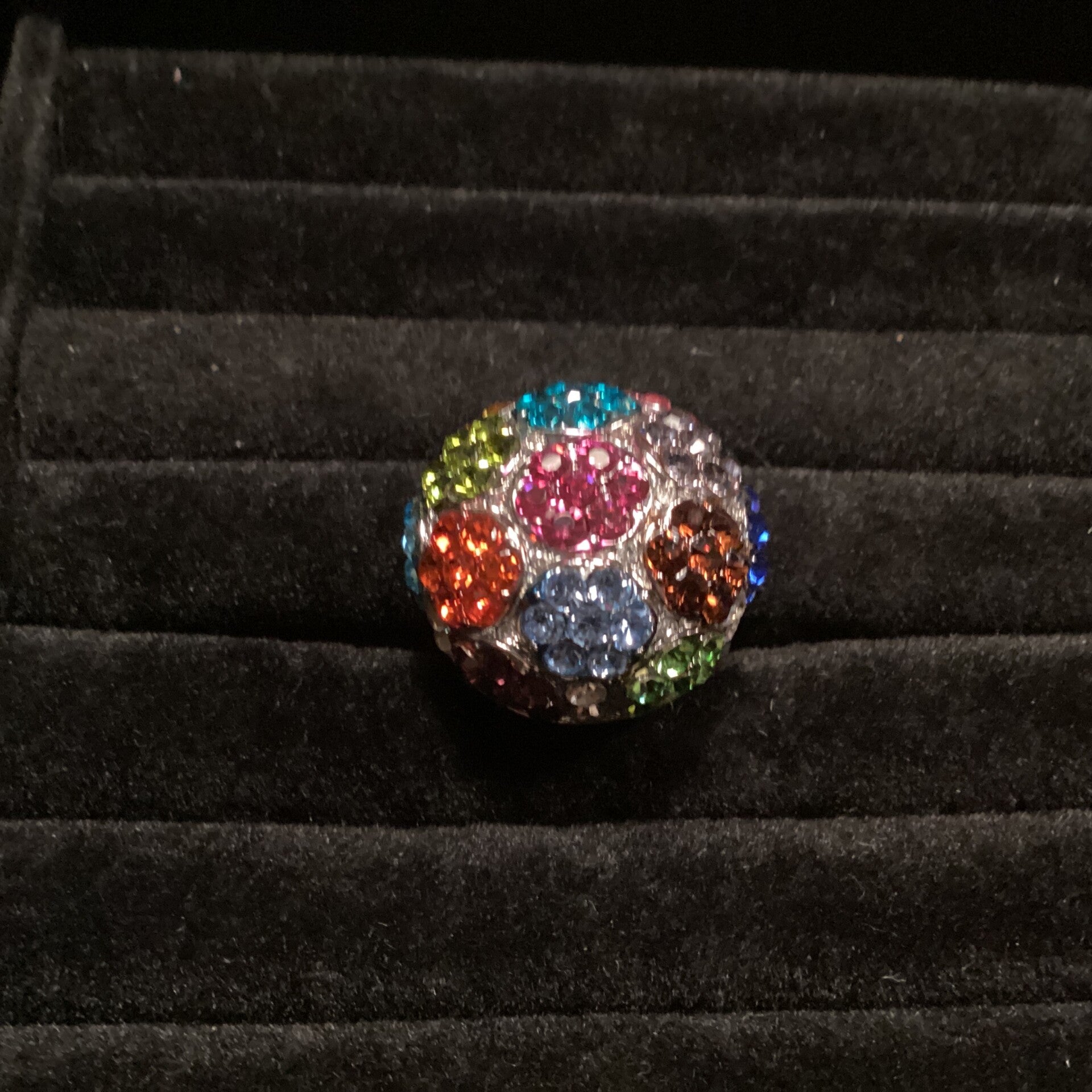 Ring met meerkleurig strassrondjes, maat 18