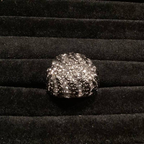 Ring met zwarte stralen, transparante strass, maat 20