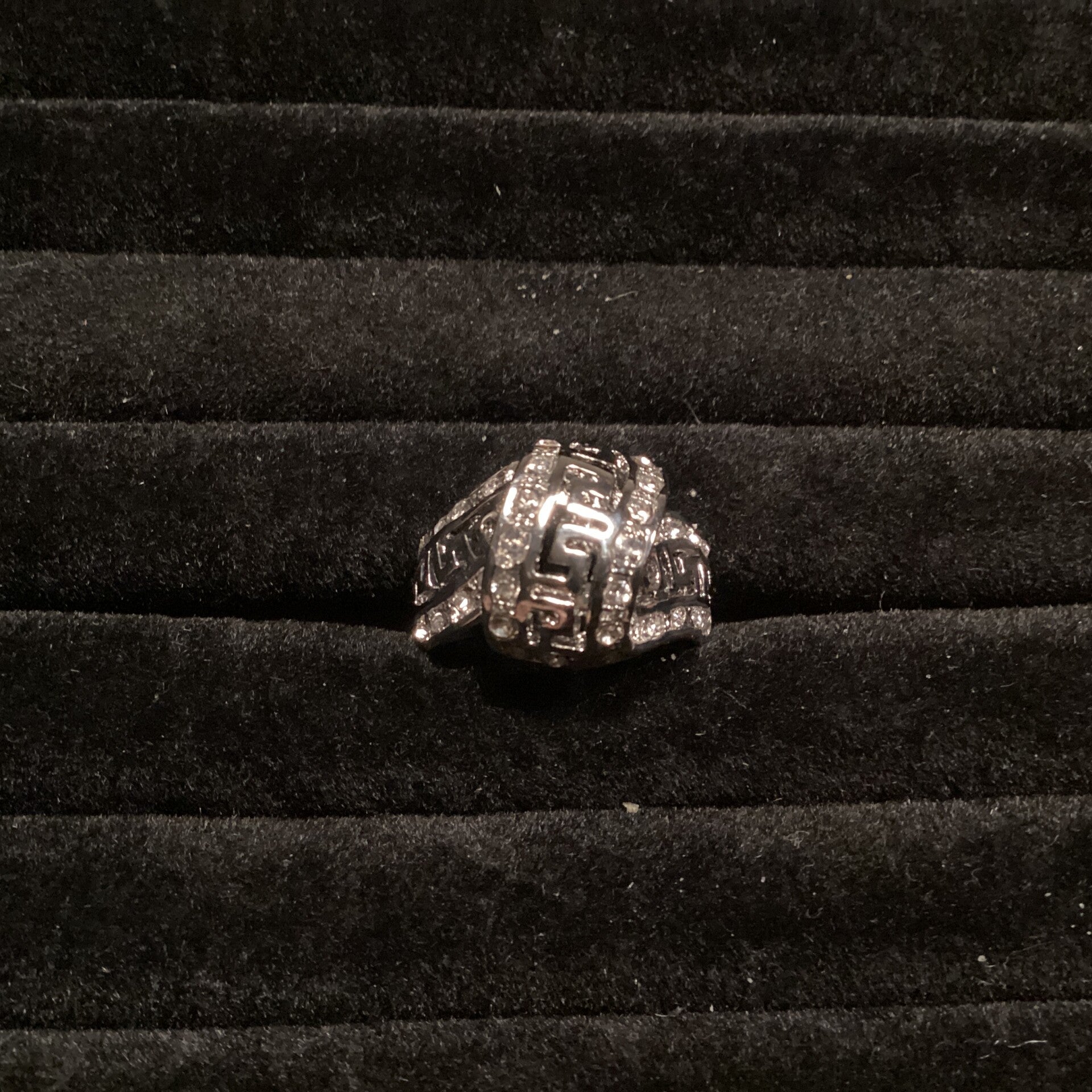 Ring met knoop strassband, maat 19