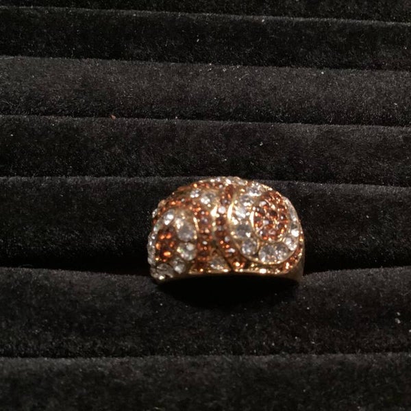 Ring met retro figuren in strass oranje, transparant, maat 19