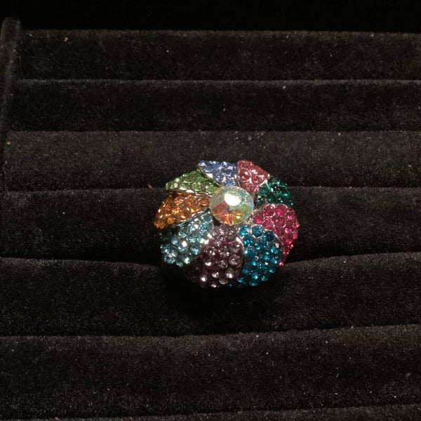 Ring met meerkleurige strass bloem, maat 20
