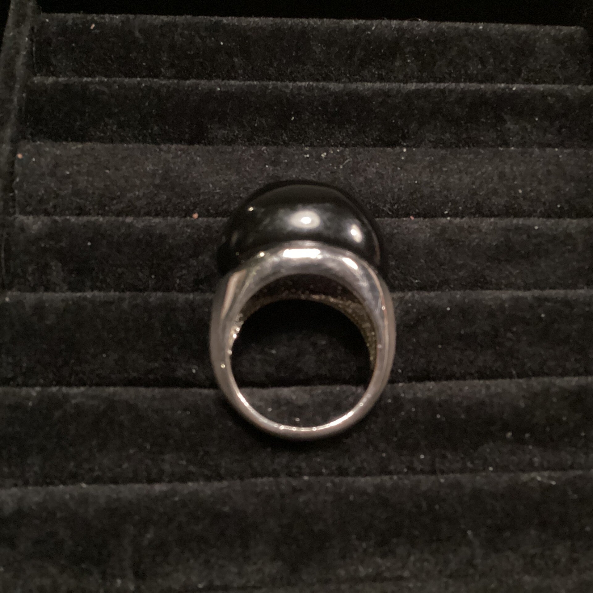 Mooie vintage ring zwarte steen maat 20
