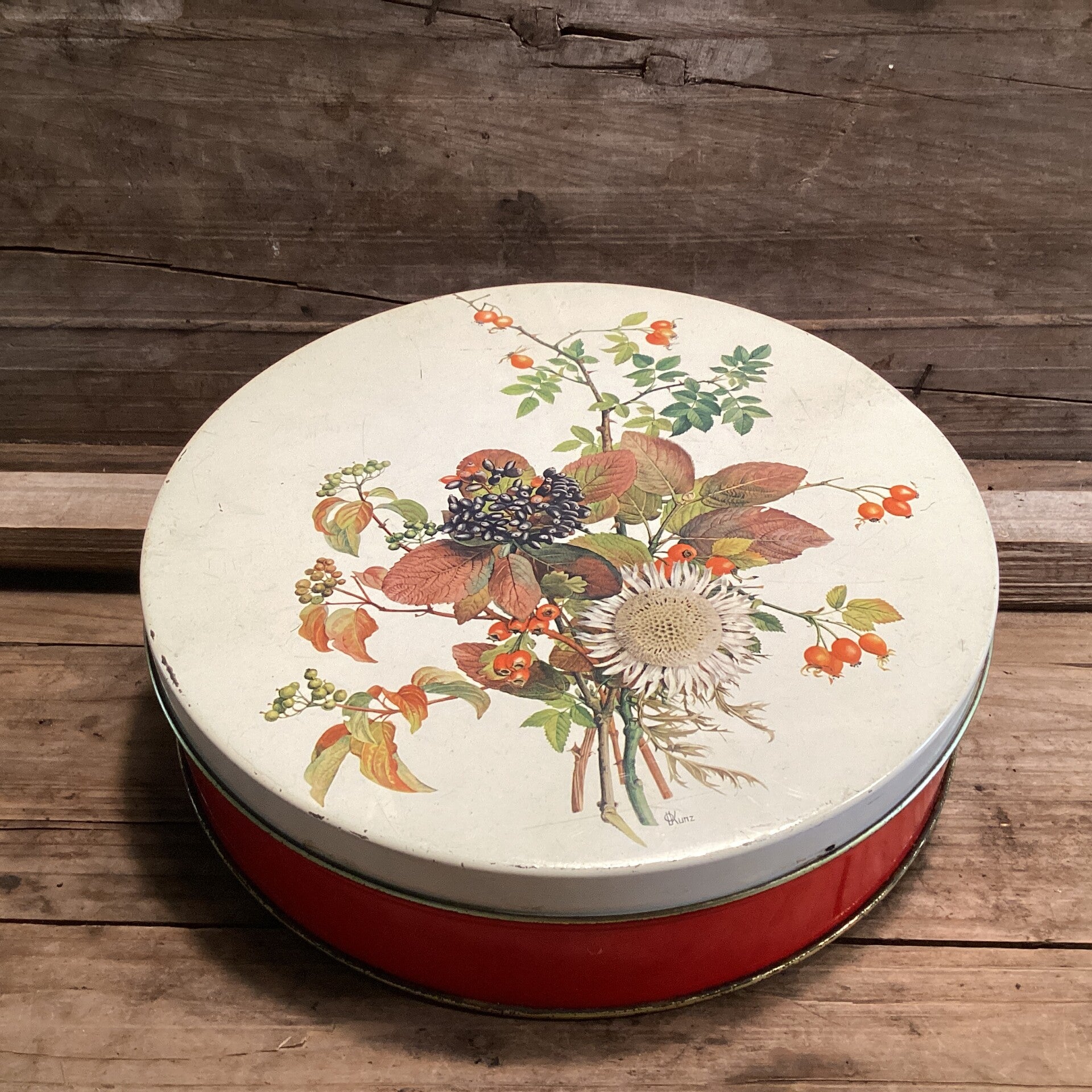 Mooi vintage blik met veldbloemen, merk Huber, afm.20x6 cm