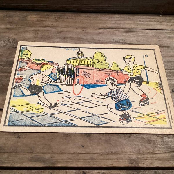 Antieke kinderkaart buiten spelen