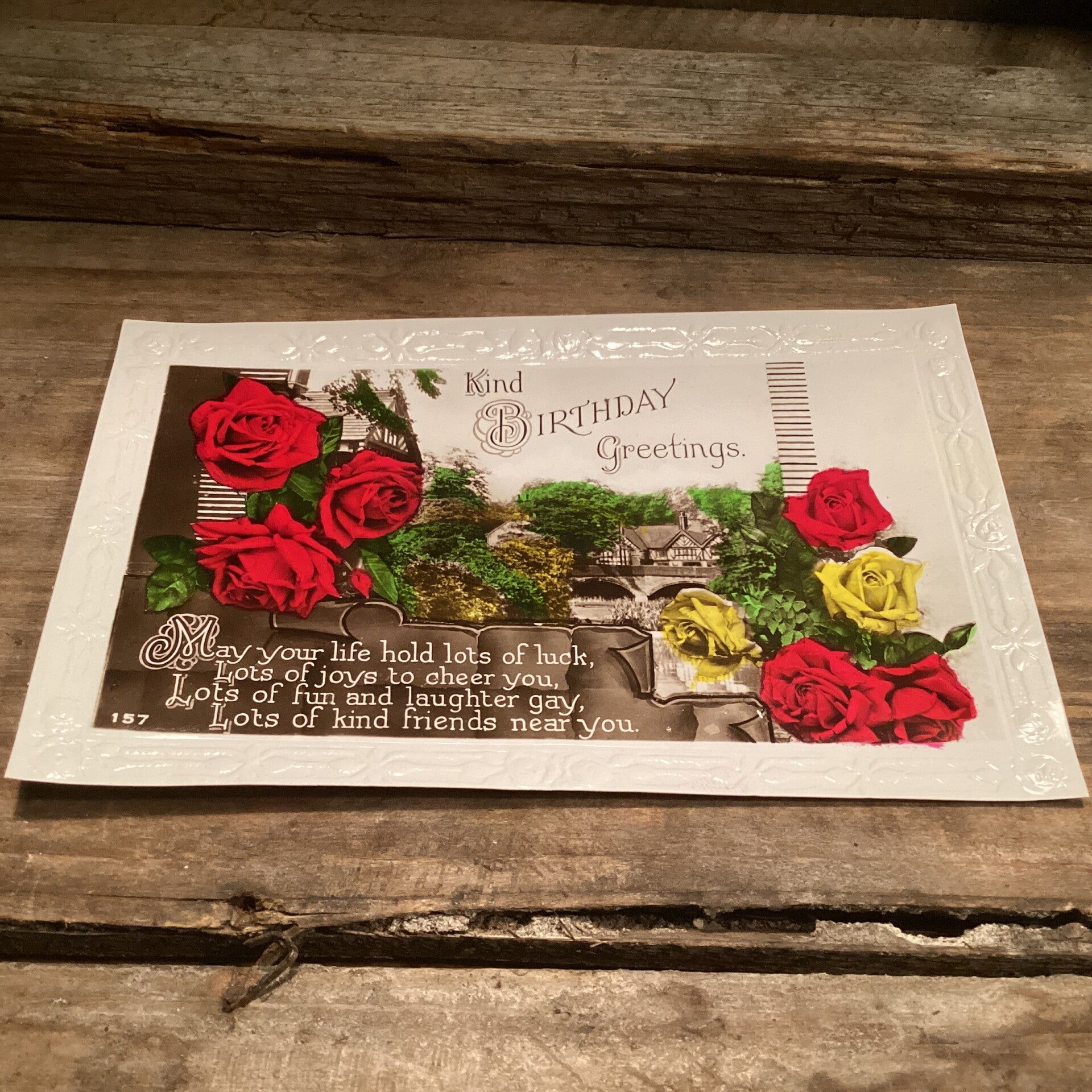 Vintage engelse verjaardagskaart met reliëfrand, onbeschreven