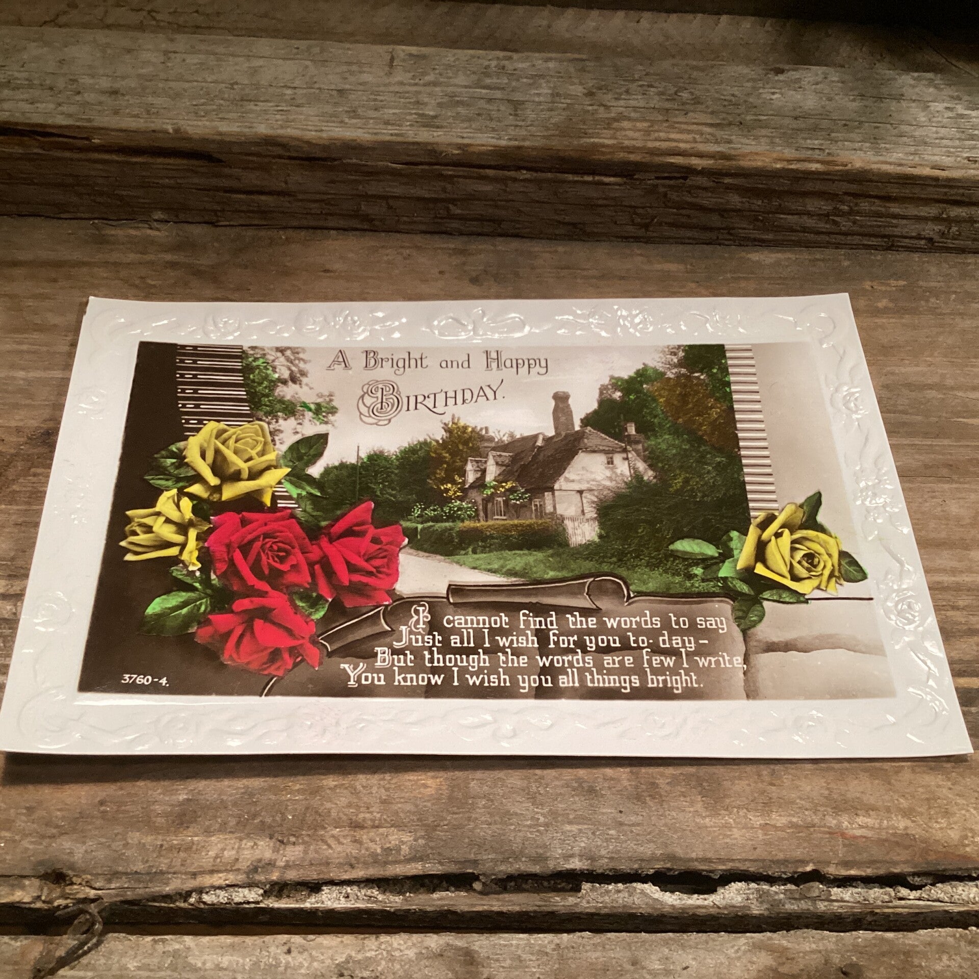 Vintage engelse verjaardagskaart met reliëfrand, onbeschreven