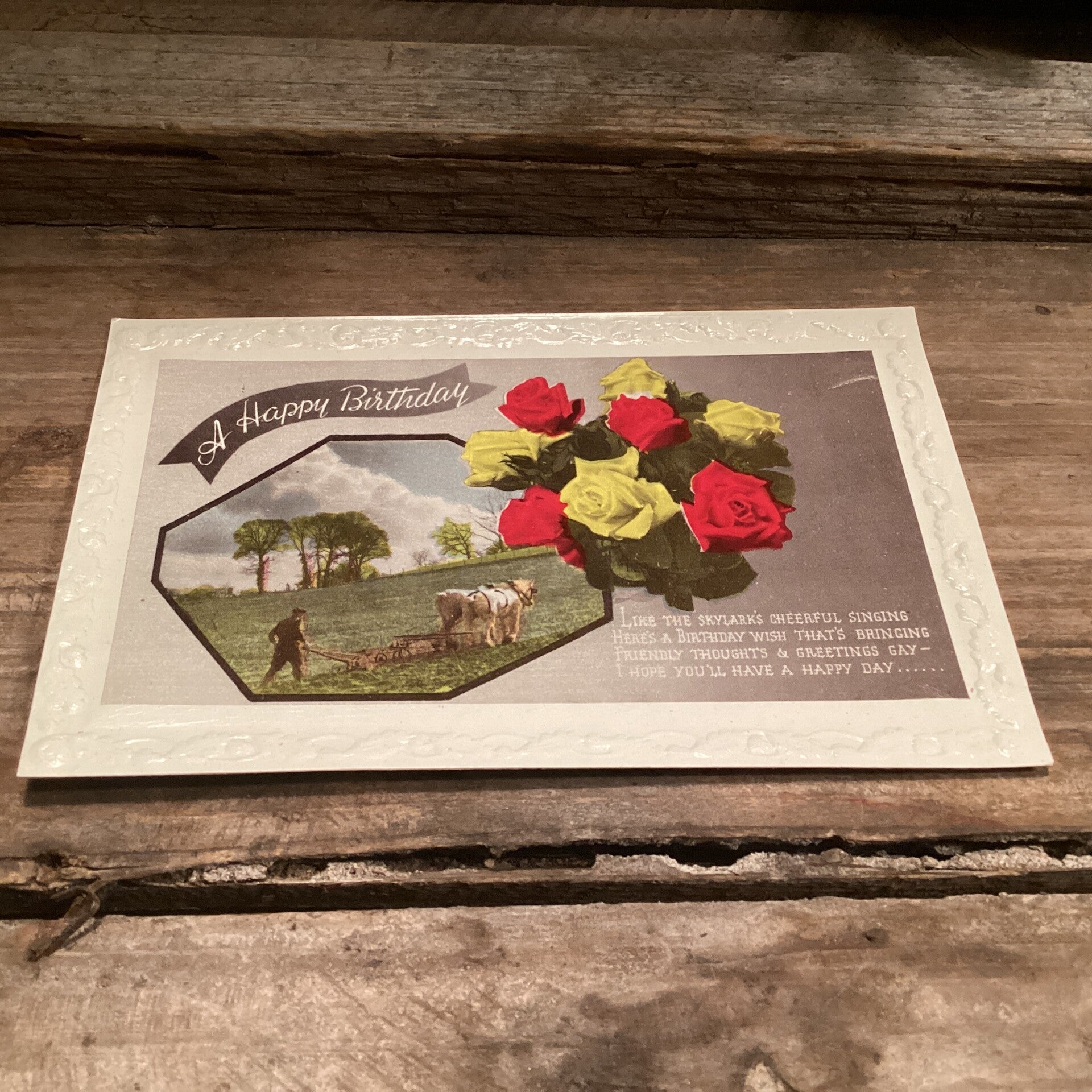 Vintage engelse verjaardagskaart met reliëfrand, onbeschreven