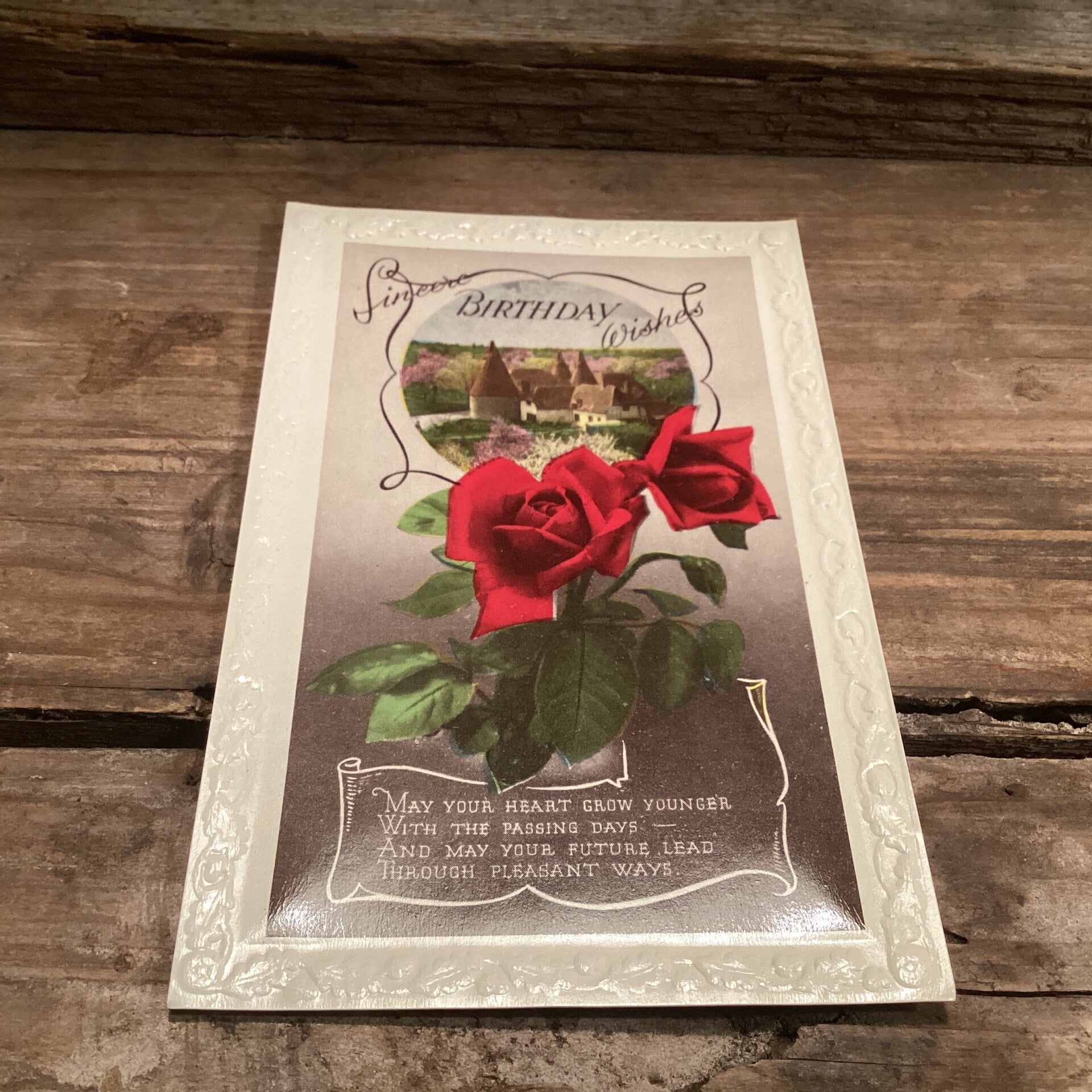 Vintage engelse verjaardagskaart met reliëfrand, onbeschreven