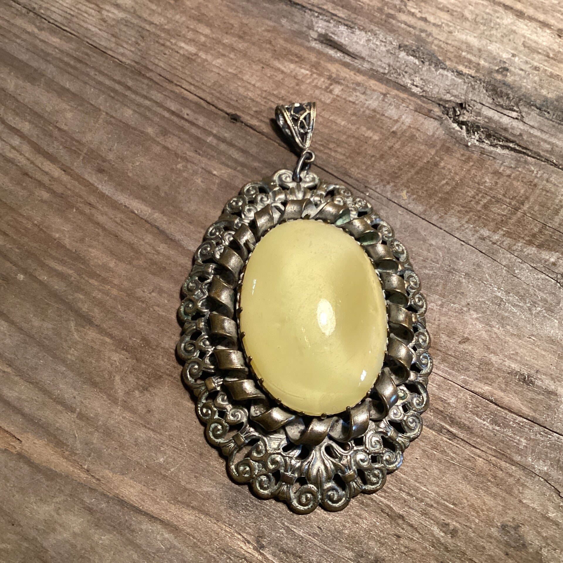 Prachtige medaillon kettinghanger met ovale grote gele steen, 7 cm