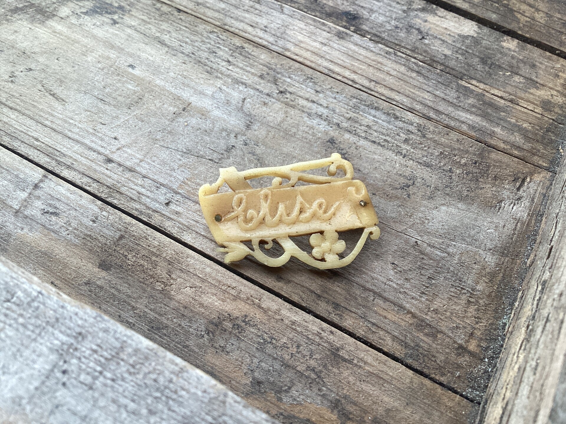 Kleine broche “elise” celluloid