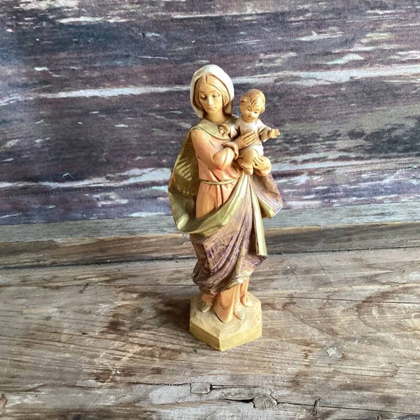 Maria beeldje met Jezus Italy 1985 polystone 17 cm